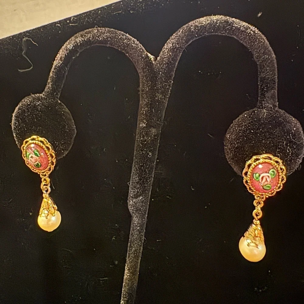 Vintage Avon Gold and Pink Drop Earrings with Green Accents - Picture 5 of 9